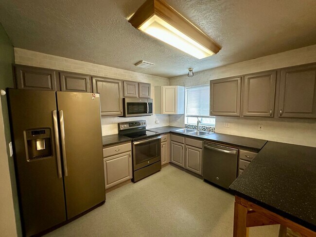 Building Photo - Beautiful 3 Bedroom South Hill Home