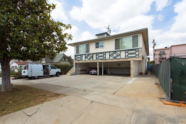 Building Photo - 1547 S Orange Grove Ave