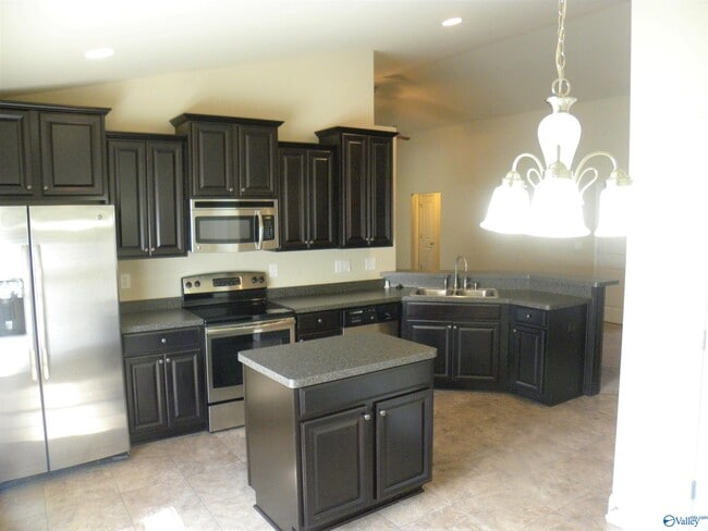 Building Photo - 202 Ashbrook Cir