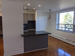 Building Photo - 10 Elvaston Dr