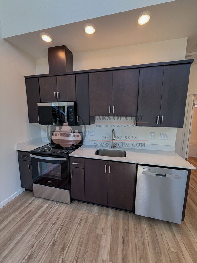 Building Photo - 2520 Gilbert St S