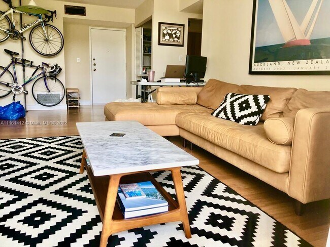 Building Photo - 2715 Tigertail Ave