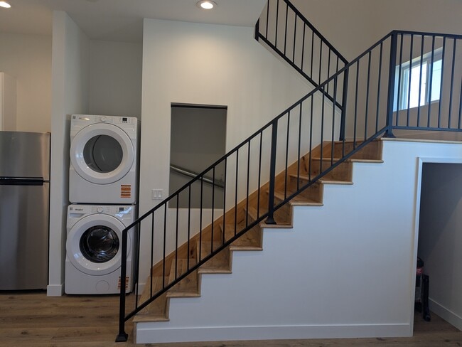 Building Photo - 7311 Carmenita Rd