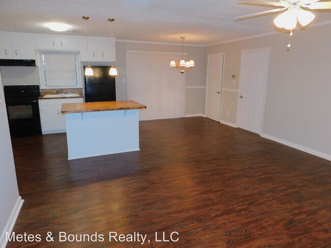 Building Photo - 3 br, 1 bath House - 292 West Teamon Circle