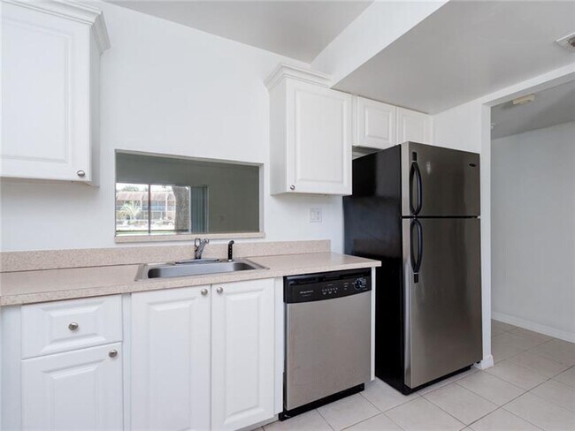 Foto del edificio - 701 N Pine Island Rd