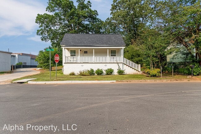 Building Photo - 2 br, 1 bath House - 2 Hatch St