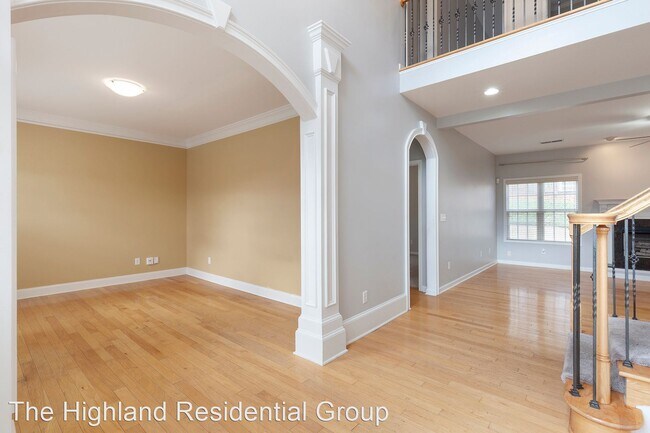 Building Photo - 5 br, 3 bath House - 733 Whitfield Court