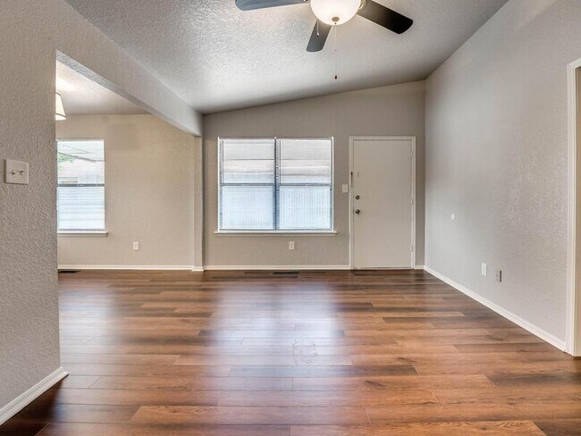 Foto del edificio - 1710 Hillcrest Dr