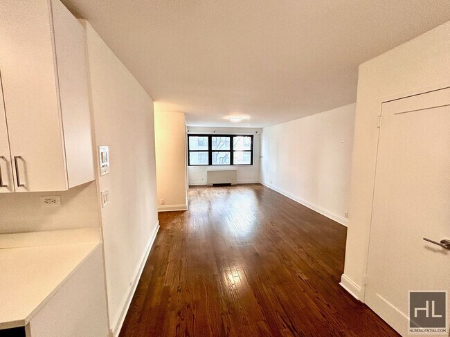 Building Photo - East 89 Street