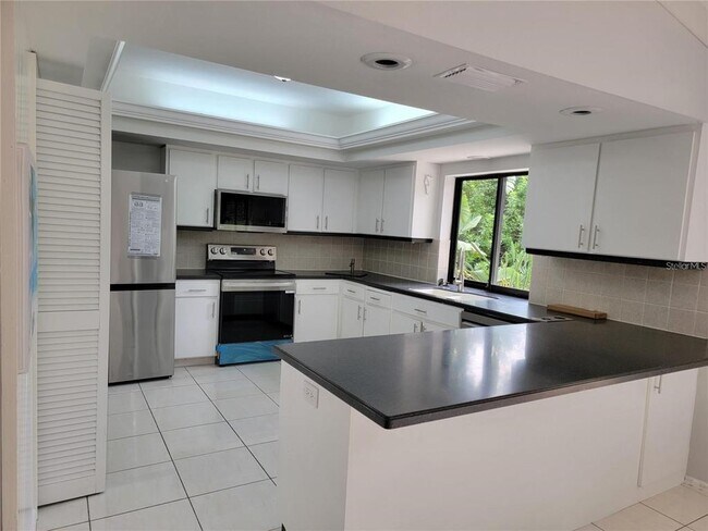 Foto del edificio - 26221 Constantine Rd