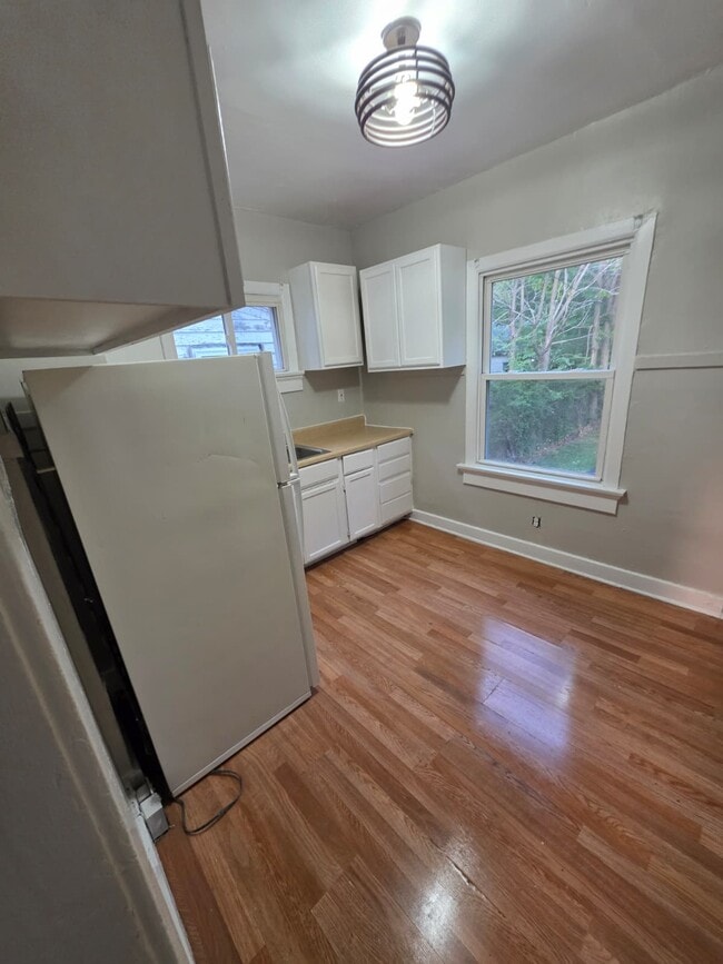Building Photo - 458 S Kilmer St