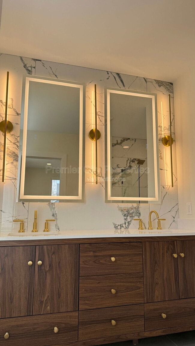 Building Photo - 240 Mcgregor Ave