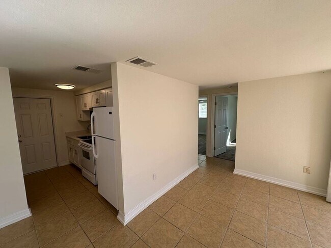 Foto del edificio - 443 90th Ave N