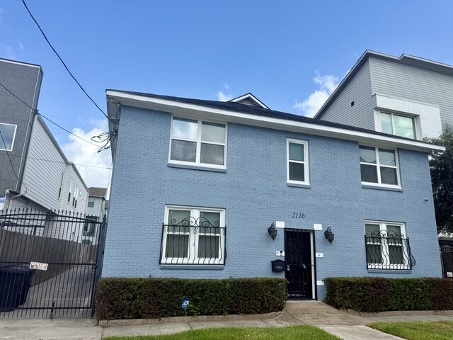 Building Photo - 2116 Live Oak St