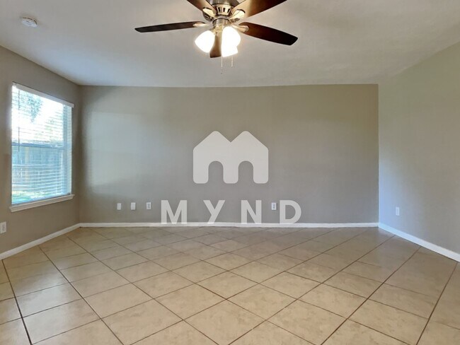 Foto del edificio - 6807 Woodland Oaks