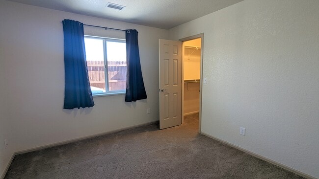Foto del edificio - 1126 Excelsior Creek Ave