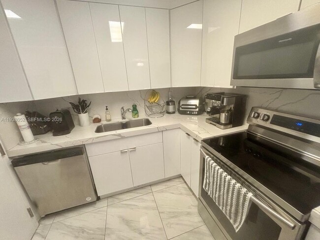 Foto del edificio - 10101 E Bay Harbor Dr