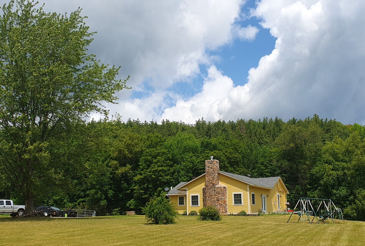 Primary Photo - 372 W Rd
