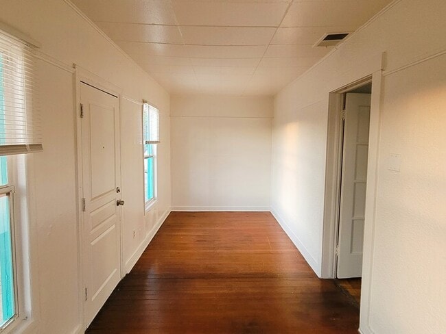 Building Photo - Charming Historical Home With A Lot of Cha...