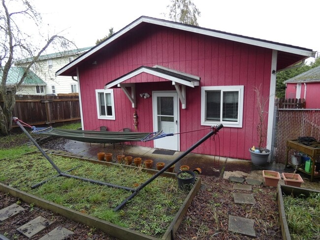 Building Photo - 1136 Craig Ave
