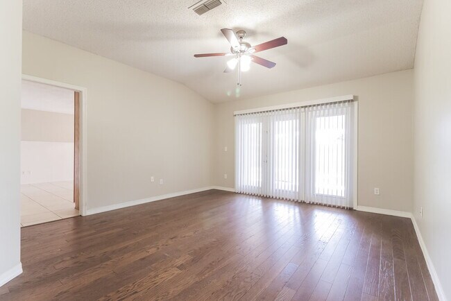 Foto del edificio - 1012 Hornbeam St