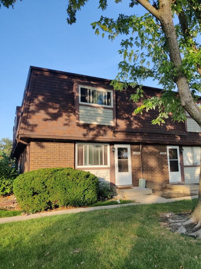 Building Photo - 2526 Berkshire Ct