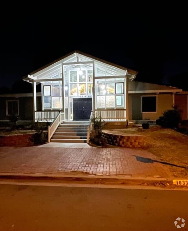 Building Photo - 10338 Fairhill Dr