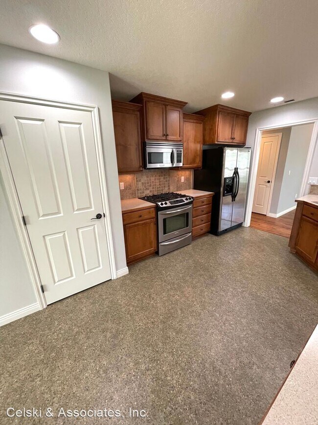 Building Photo - 3 br, 2 bath House - 1702 S Harrison St.