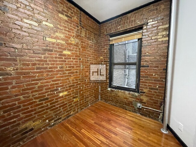 Building Photo - Incredible 4 bedroom apartment on EAST 13 ...