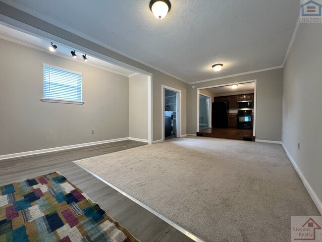 Building Photo - 8501 Maplewood Trail