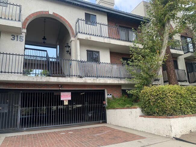 Building Photo - 315 S Harvard Blvd