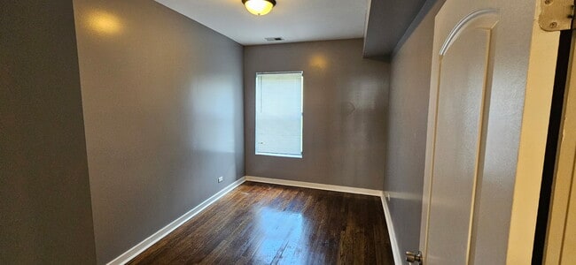 Building Photo - 6846 S Cornell Ave