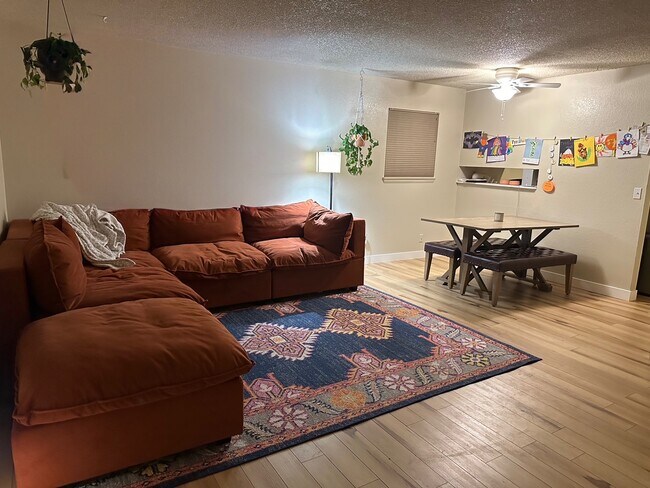 Foto del edificio - 631 Highline Dr