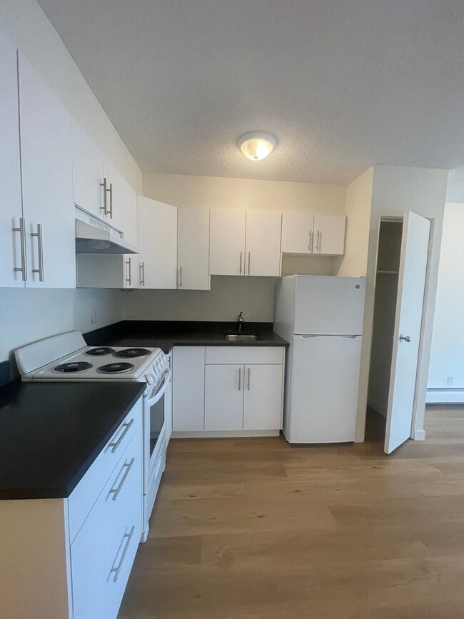 Building Photo - Parkview Terrace - 309