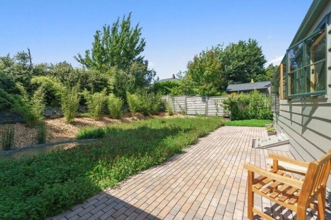 Foto del edificio - 2 bedroom in Seattle WA 98199