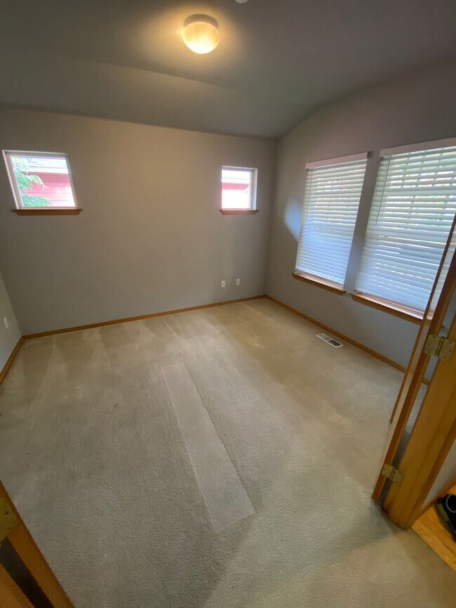 Foto del edificio - 2137 Palisade Blvd
