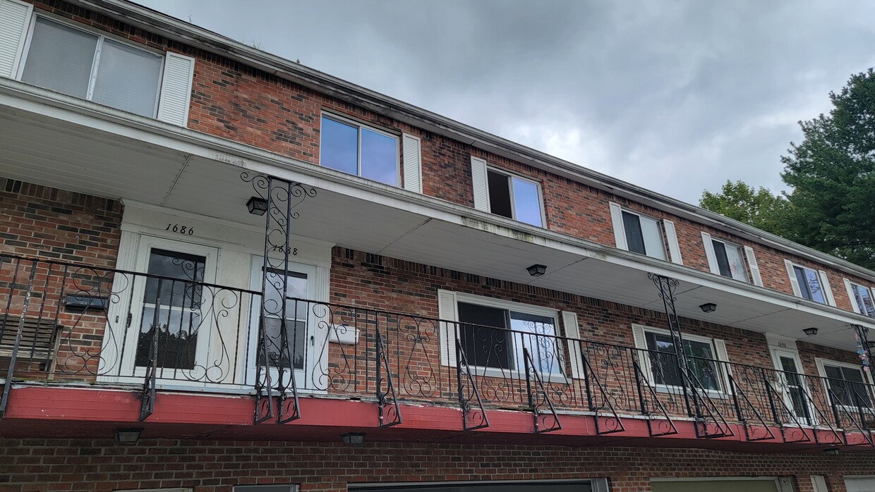 1688 Karg Dr, Akron, OH 44313 Townhome Rentals in Akron OH