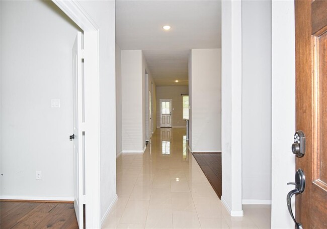 Building Photo - 5107 Preserve Park Dr