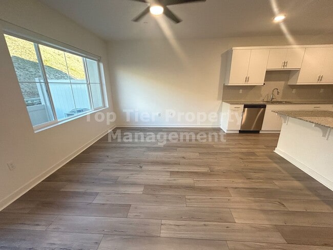 Building Photo - ***Gorgeous 2 bed / 2.5 bath / 1,083 sqft ...