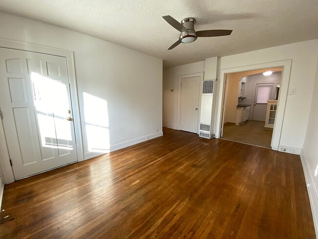 Building Photo - Charming 1 Bedroom with Hardwood Floors, Close-In Location