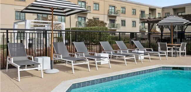 Building Photo - 3920 Sharon Rd