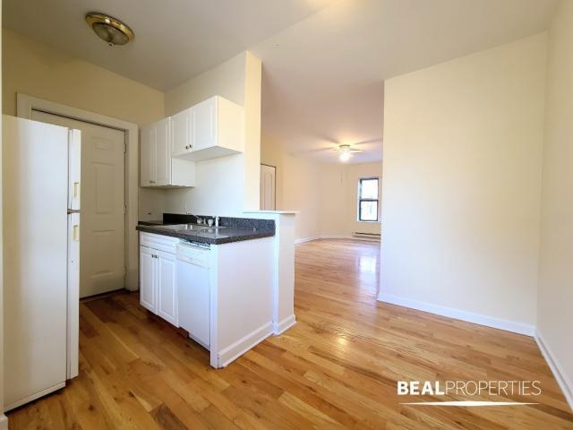 Building Photo - 1 bedroom in CHICAGO IL 60613