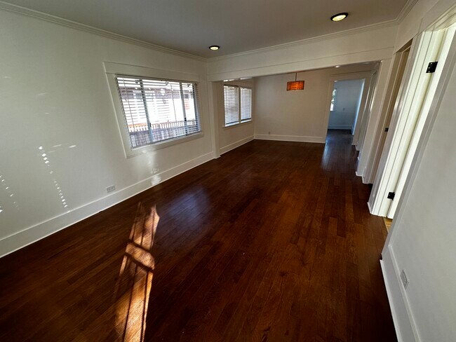 Building Photo - 610 N Avenue 54