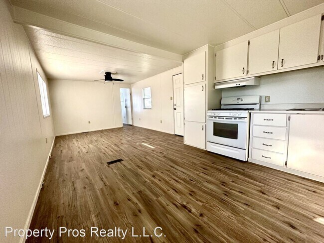 Building Photo - 2 br, 1 bath House - 1626 E. Coconino St. #5
