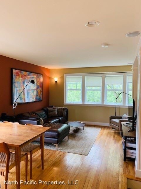 Building Photo - 2 br, 2.5 bath House - 1101 E Harrison St