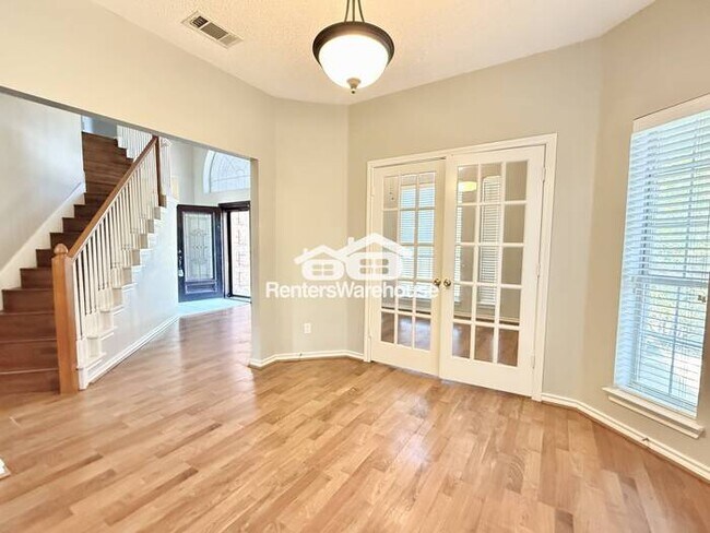 Foto del edificio - Beautiful Two-Story Home with Space, Comfo...