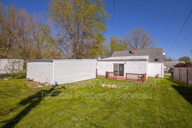 Building Photo - 374 E 232nd St