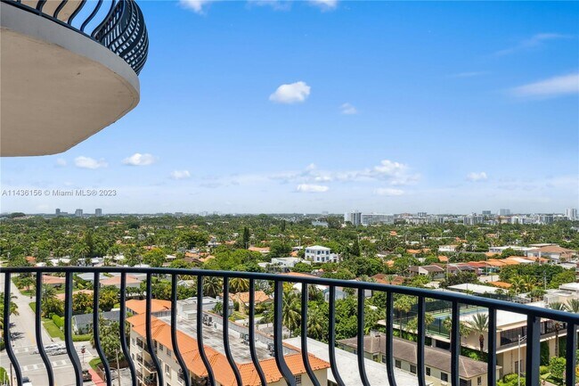 Building Photo - 8877 Collins Ave