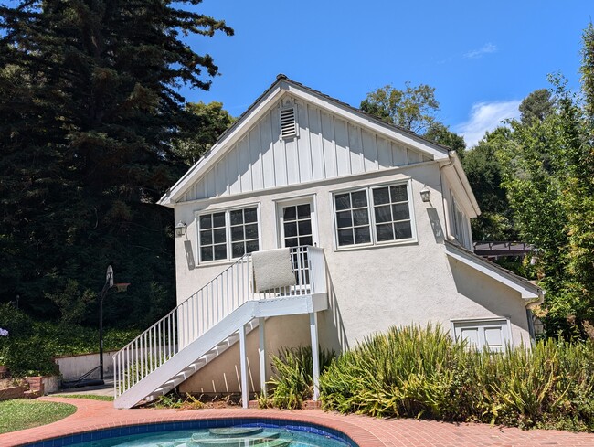 Building Photo - 2077 Mandeville Canyon Rd