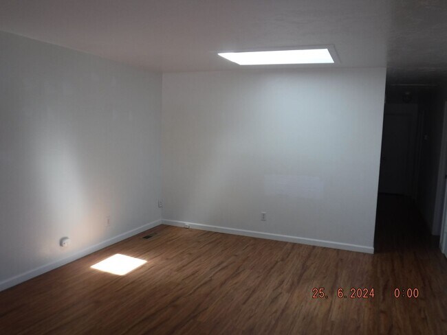 Foto del edificio - 5 Bedroom House in Medford